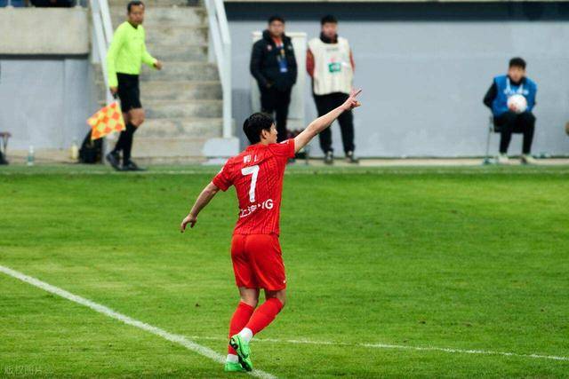 武磊没油了？替补登场错失单刀+空门，球迷却直言错怪他了