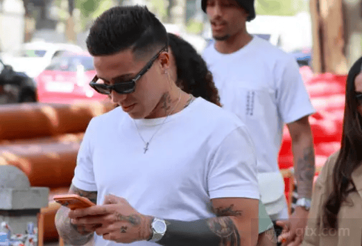 切尔西中场恩佐·费尔南德斯与队友赴马德里观看ATP大师赛